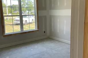 1027 N Lincoln St, Benson, NC 27504 - Photo 15