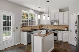 611 Sherwood Forest Pl, Cary, NC 27519 - Photo 9