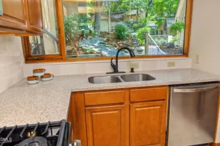 102 Arbutus Pl, Chapel Hill, NC 27517 - Photo 13