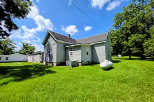 202 Hill St, Smithfield, NC 27577 - Photo 3