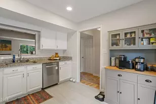 6402 Meadow View Dr, Raleigh, NC 27609 - Photo 7