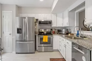 6402 Meadow View Dr, Raleigh, NC 27609 - Photo 5