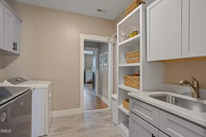 516 W Franklin Street, Zebulon, NC 27597 - Photo 17