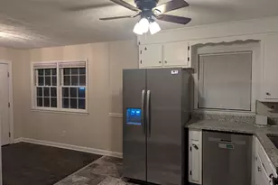 1020 Riverside Cir, Spring Lake, NC 28390 - Photo 5