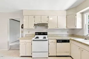 2371 Buckingham Rd, Burlington, NC 27217 - Photo 17