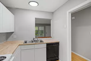 827A Edwards St, Chapel Hill, NC 27516 - Photo 9