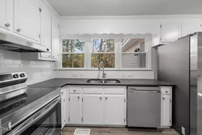 210 N Monroe Avenue, Sanford, NC 27330 - Photo 7