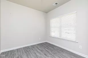 206 E American Marigold Dr, Benson, NC 27504 - Photo 5