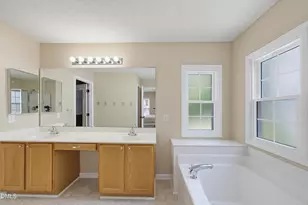 310 Castle Hayne Dr, Cary, NC 27519 - Photo 27