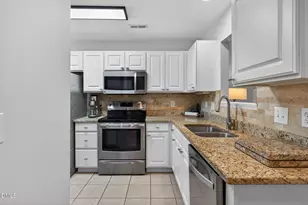 2400 Huntscroft Ln, Raleigh, NC 27617 - Photo 11