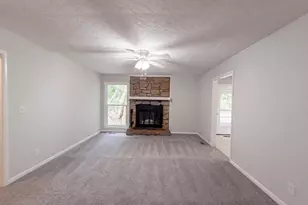 909 Axis Cir, Hope Mills, NC 28348 - Photo 3