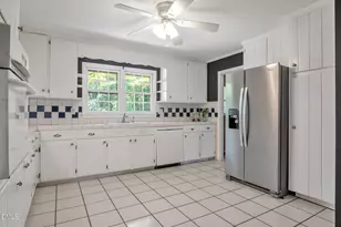 419 Dunmore Rd, Fayetteville, NC 28303 - Photo 11