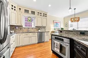 124 Tharrington Dr, Chapel Hill, NC 27516 - Photo 5