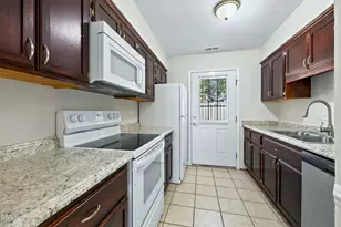 5823 Shady Grove Cir, Raleigh, NC 27609 - Photo 11
