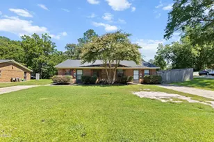 800 W Anderson St, Selma, NC 27576 - Photo 1