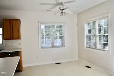 513 E Maple Avenue, Holly Springs, NC 27540 - Photo 9