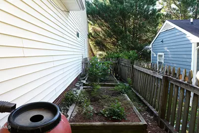 212 Sir Richard Lane, Chapel Hill, NC 27517 - Photo 33