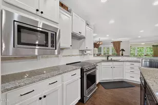 403 Tuttle Rd, Durham, NC 27703 - Photo 9