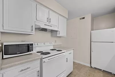 667 Pine Ridge Place, Raleigh, NC 27609 - Photo 5