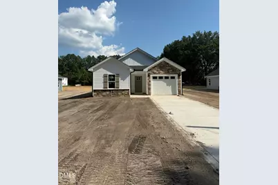 312 E Howard Street, Roseboro, NC 28382 - Photo 1