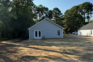310 E Howard St, Roseboro, NC 28382 - Photo 5