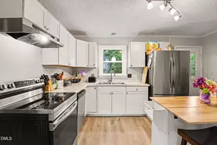 7320 Ewing Pl, Raleigh, NC 27616 - Photo 3