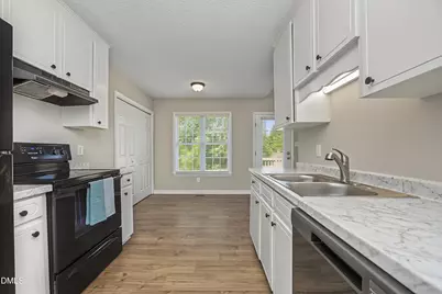 118 McKenzie Circle, Clayton, NC 27520 - Photo 9