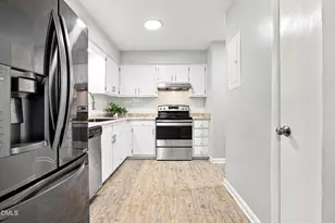 642 Pine Ridge Pl, Raleigh, NC 27609 - Photo 7