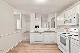 331 Rosehaven Dr, Raleigh, NC 27609 - Photo 17
