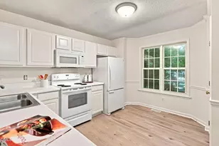 331 Rosehaven Dr, Raleigh, NC 27609 - Photo 9