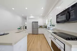 8 Sedgewood Rd, Chapel Hill, NC 27514 - Photo 11