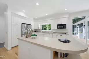 8 Sedgewood Rd, Chapel Hill, NC 27514 - Photo 9