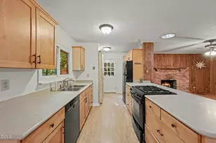 102 Webb Dr, Carrboro, NC 27510 - Photo 9