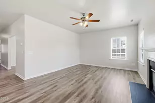 1009 Harvest Point Dr, Fuquay-Varina, NC 27526 - Photo 5