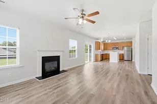 1009 Harvest Point Dr, Fuquay-Varina, NC 27526 - Photo 3