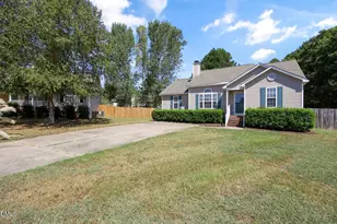 433 Haybale Ct, Fuquay-Varina, NC 27526 - Photo 3