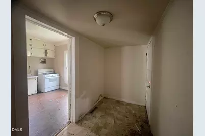 904 Stokes Street, Burlington, NC 27215 - Photo 9