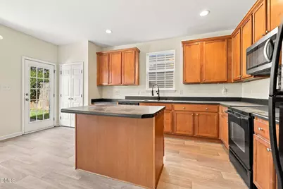 132 Jasper Point Drive, Holly Springs, NC 27540 - Photo 9