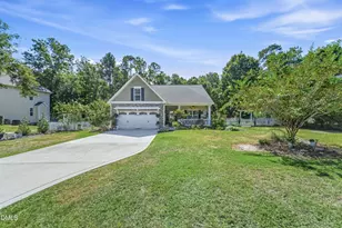 1407 Chadwick Shores Dr, Sneads Ferry, NC 28460 - Photo 1