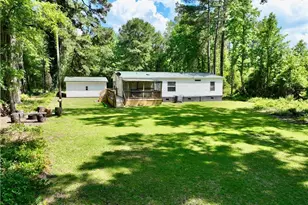 200 Caldonia Ln, Lumberton, NC 28358 - Photo 3