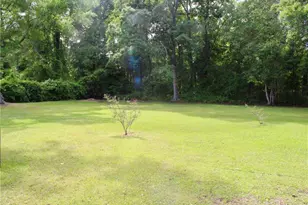 3253 Meadow Rd, Lumberton, NC 28358 - Photo 9