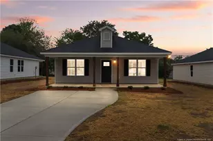 221 E Washington St, Coats, NC 27521 - Photo 3