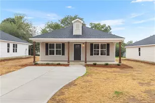 221 E Washington St, Coats, NC 27521 - Photo 1