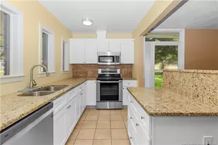 2203 McBain Dr, Fayetteville, NC 28305 - Photo 9