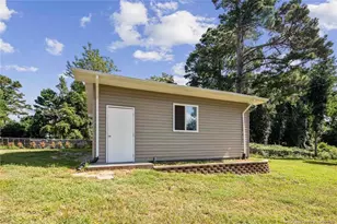 613 E 3rd Ave, Red Springs, NC 28377 - Photo 33