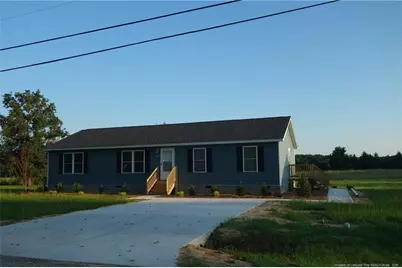 273 E Poplar Street, Bladenboro, NC 28320 - Photo 1
