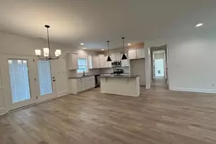 315 Baymeadow Bnd, Lumberton, NC 28358 - Photo 7