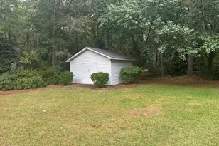 200 Londonderry Dr, Lumberton, NC 28358 - Photo 3