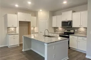 4538 Bunkers Bay Ln, Hope Mills, NC 28371 - Photo 3