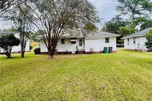 1407 Vance Dr, Lumberton, NC 28358 - Photo 3